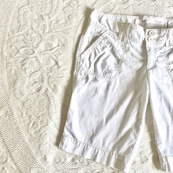 Like-New Y2K Low Rise Hollister White Shorts - Picture 4 of 7